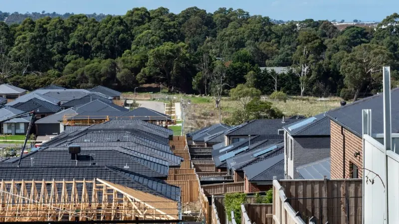 Builder Collapse Avalance Picking Up Speed - image 3